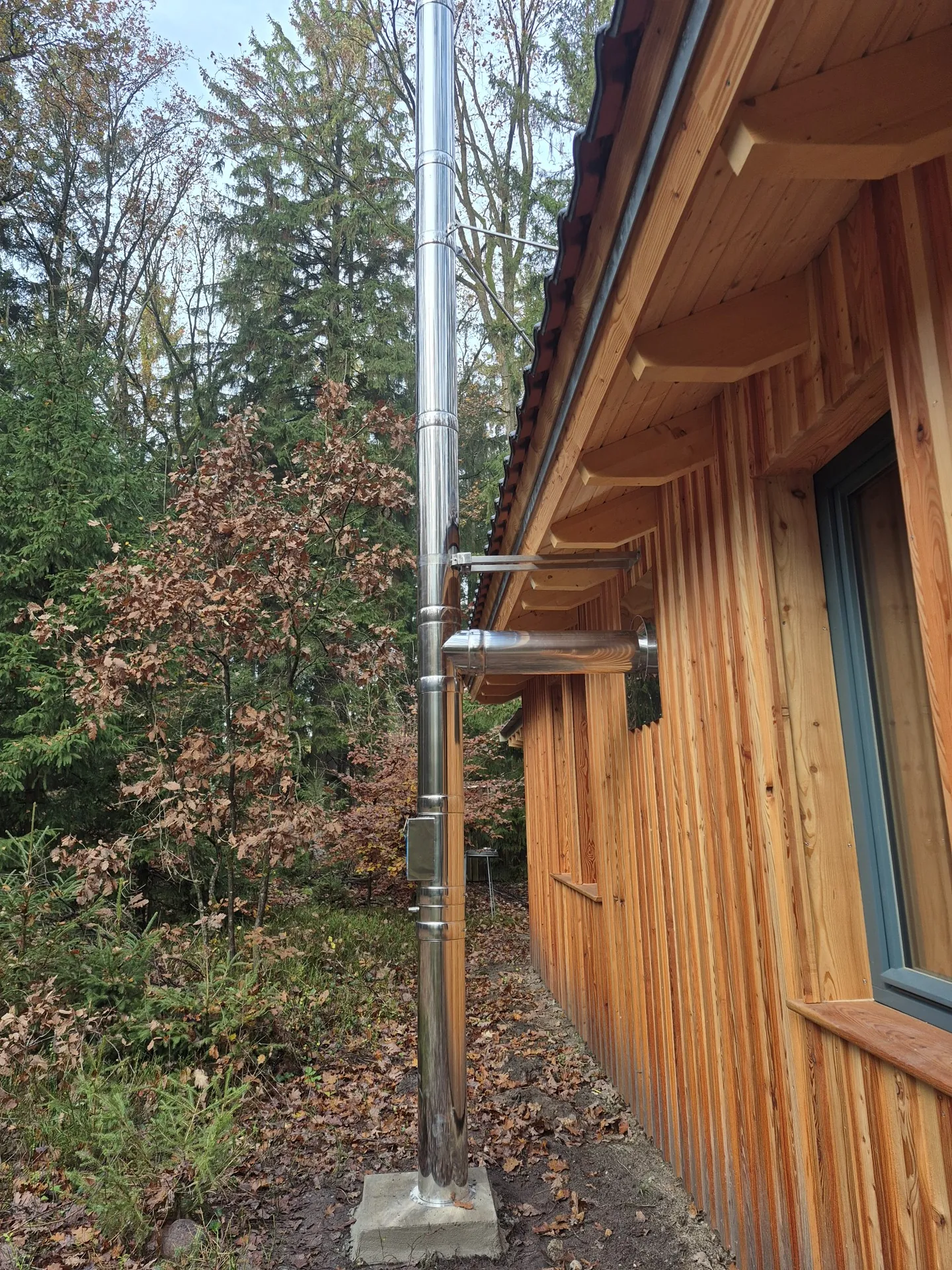 Außenschornstein am Holzhaus