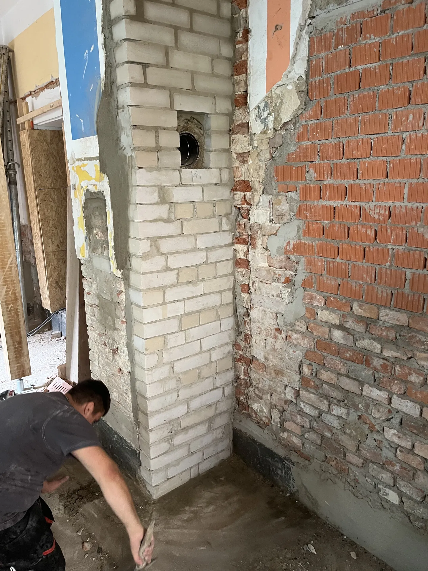 Rückbau bis aufs Mauerwerk